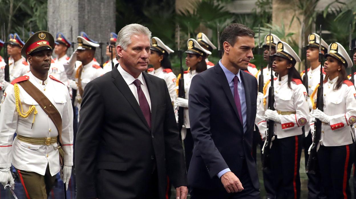 Pedro Sánchez, y el el presidente cubano, Miguel Díaz-Canel