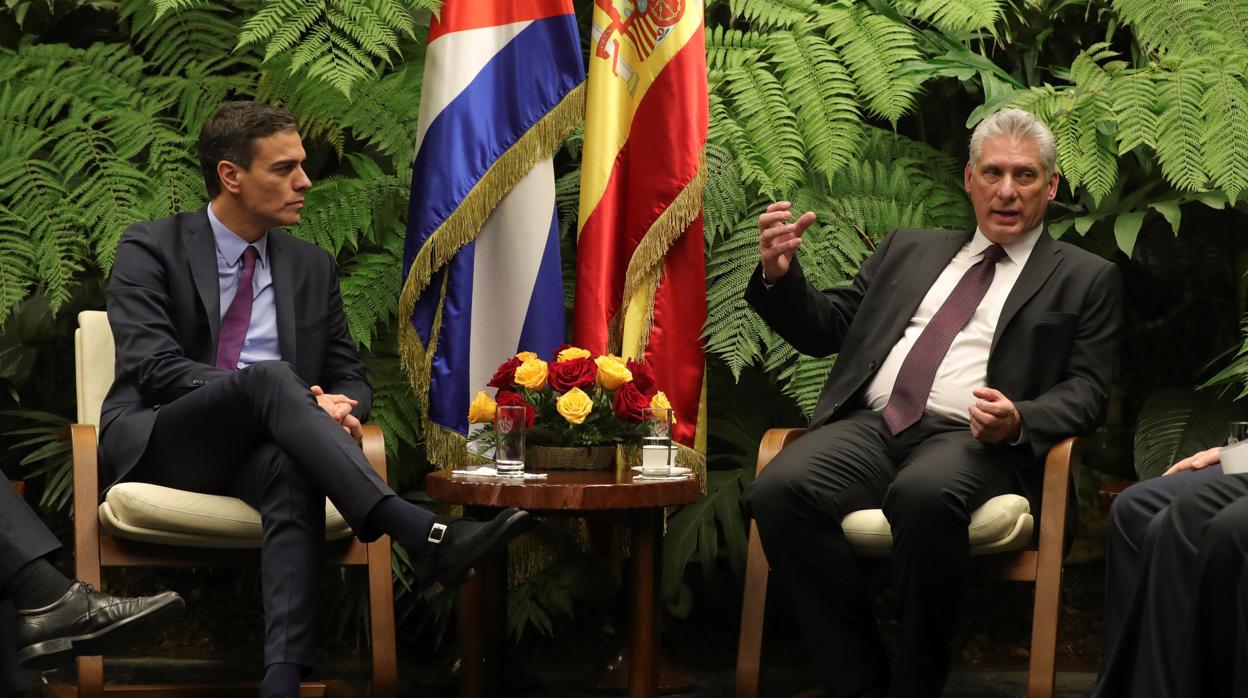 Pedro Sánchez y el presidente cubano Miguel Díaz-Canel