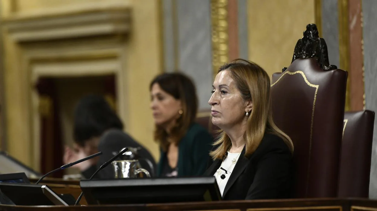 La presidenta del Congreso, Ana Pastor, ayer durante el Pleno en la Cámara Baja