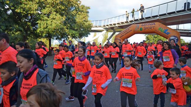 Más de mil corredores participan en la sexta Carrera en Manada de Bioparc Valencia