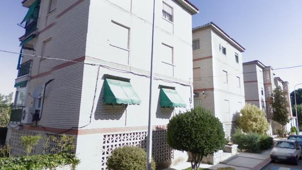 Herido grave un niño de 13 años tras caer desde un tercer piso a una piscina vacía