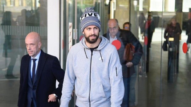 Condenan a pagar una multa de 48.000 euros a Gerard Piqué por conducir sin puntos