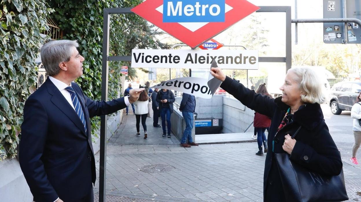 El presidente de la Comunidad inaugura la nueva estación de Metro Vicente Aleixandre