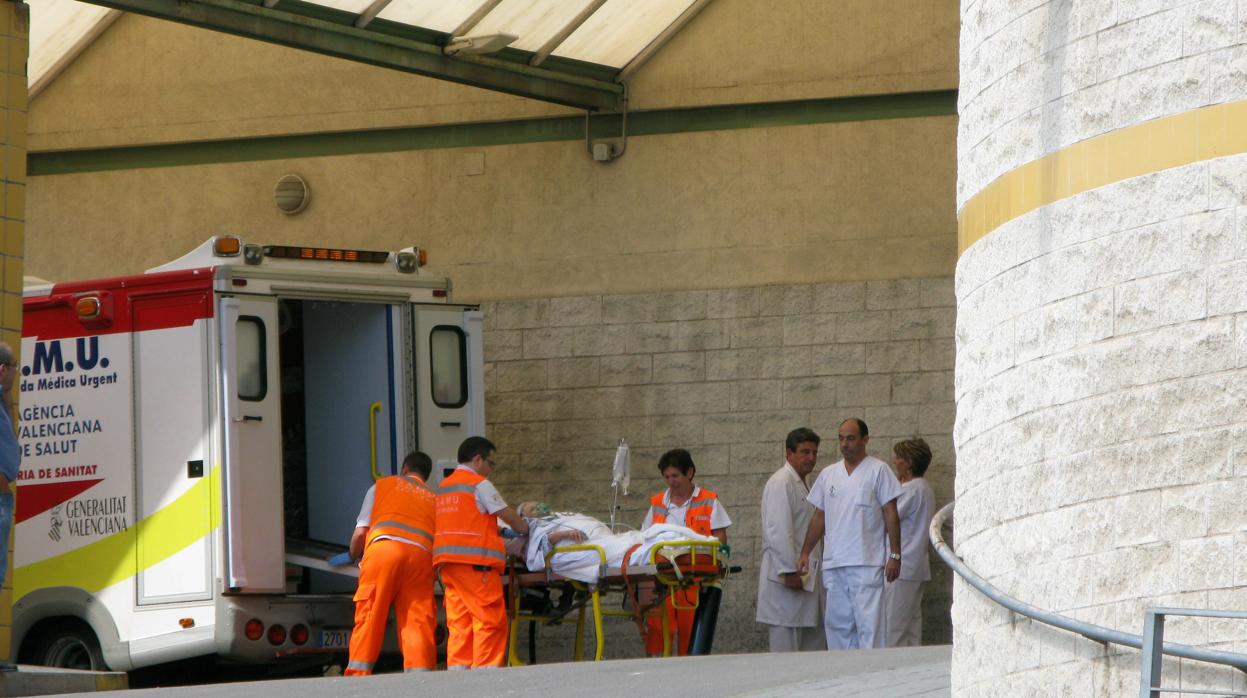 Imagen de archivo del hospital de Alicante, donde ha sido trasladada la menor