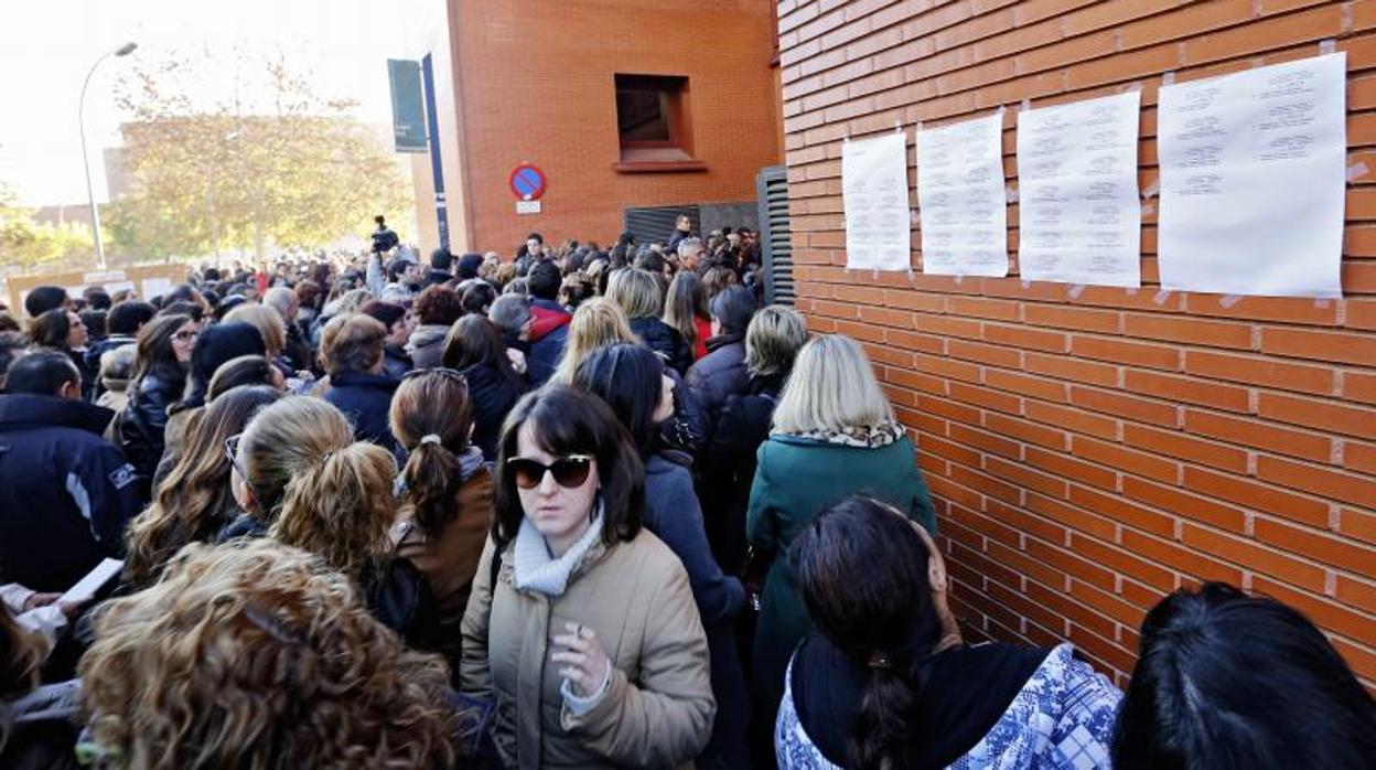 Opositores en un día de pruebas en Valencia