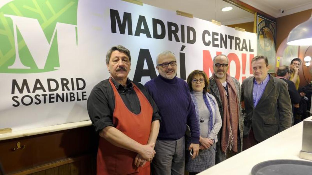 Miembros de la plataforma de afectados por Madrid Central, que pertenecen a distintos sectores