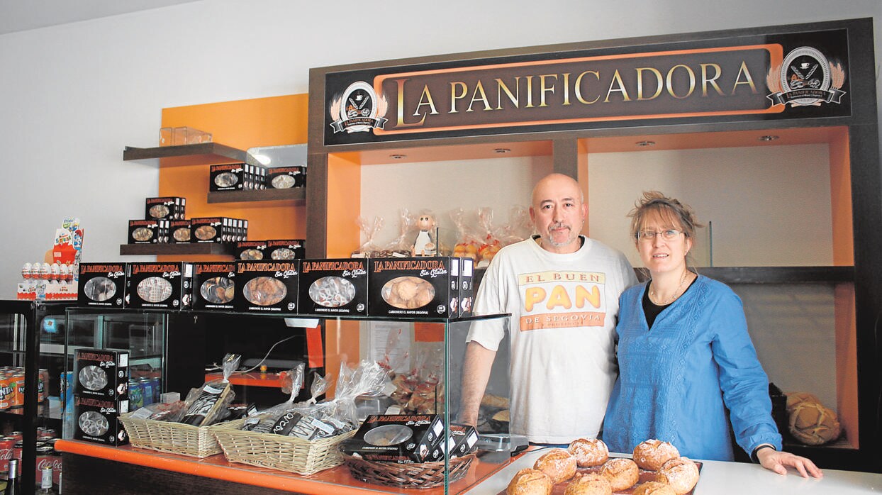 Ernesto Camacho y Alicia Torrego, al frente de La Panificadora, en Carbonero el Mayor