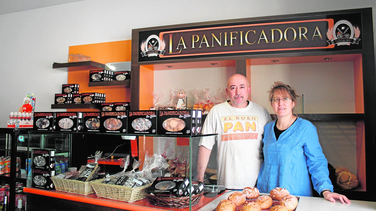 Ernesto Camacho y Alicia Torrego, al frente de La Panificadora, en Carbonero el Mayor