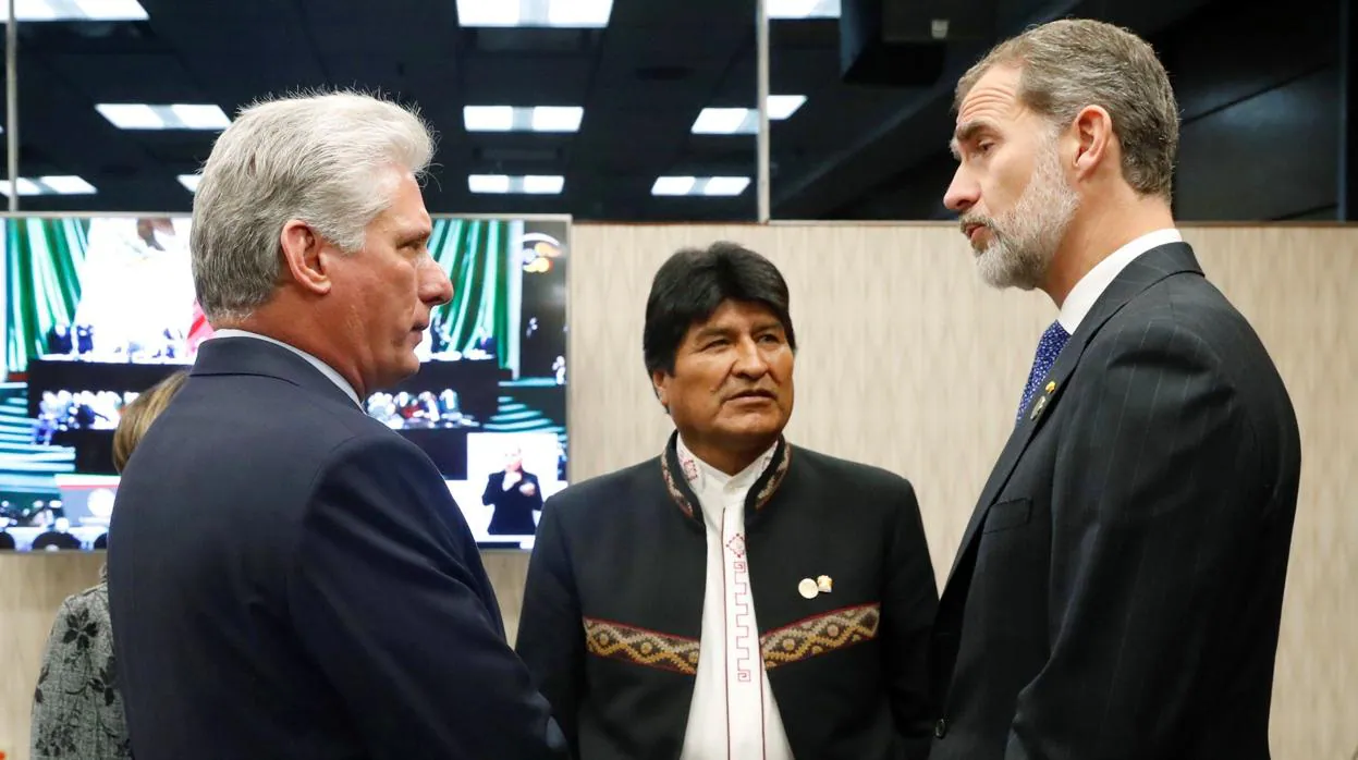 El Rey con Miguel Díaz-Canel y Evo Morales en la toma de posesión de López Obrador en México