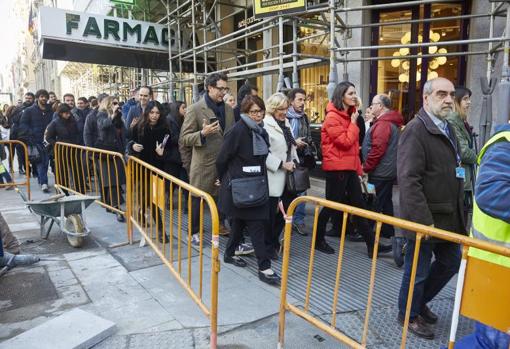 Carmena, Maestre, Sabanés, el viernes, paseando por la Gran Vía