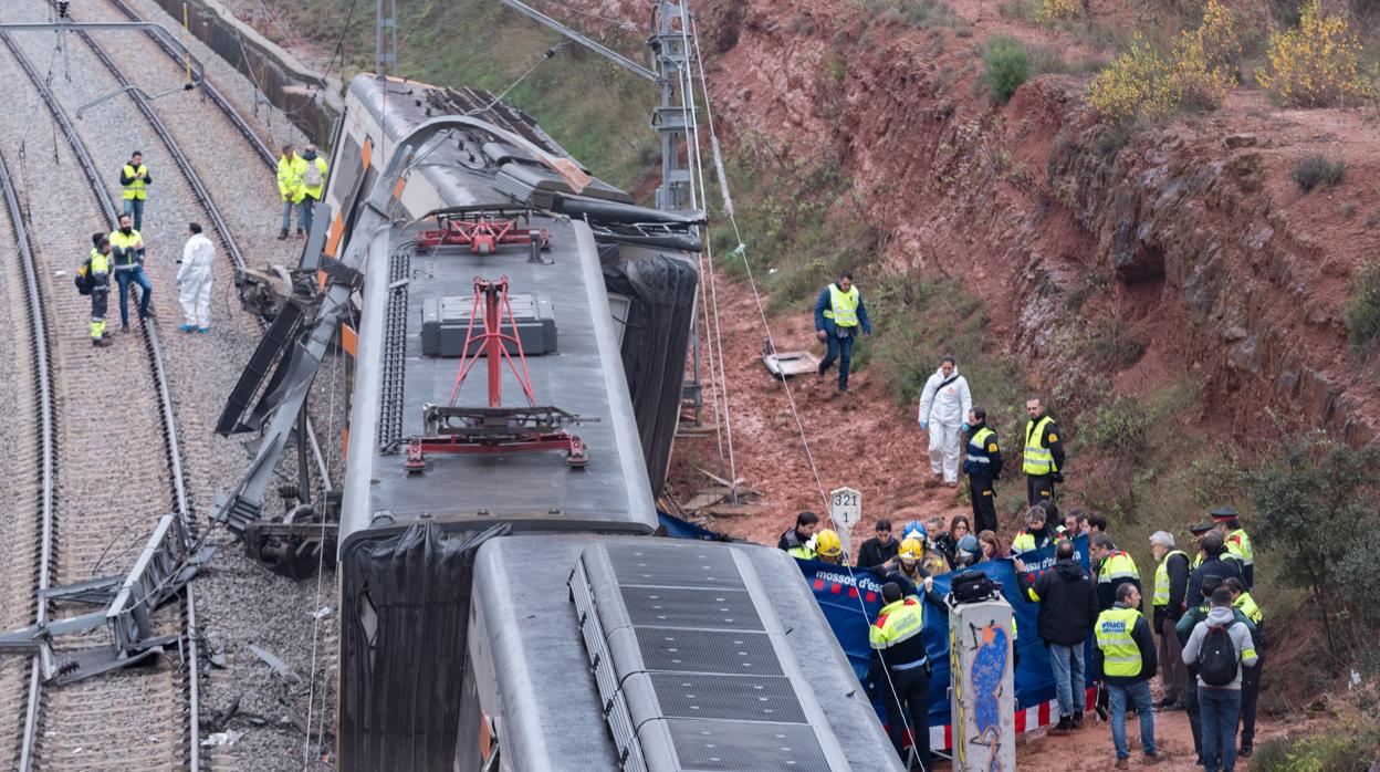 Tren descarrilado en la localidad barcelonesa de Vacarisses