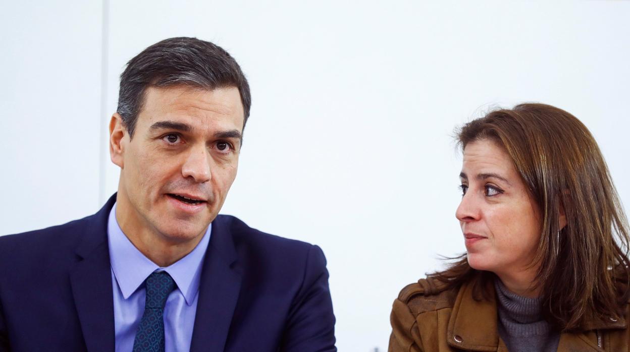 Pedro Sánchez y Adriana Lastra