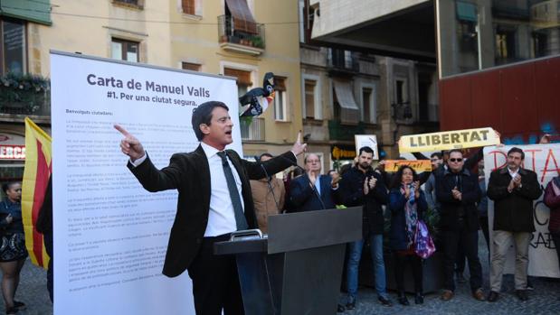 Escrache a Manuel Valls en su primer acto de precampaña en Barcelona
