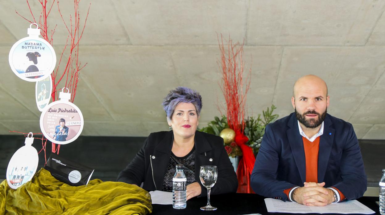 Maite Serrat y Carlos Linares, presentando la campaña navideña del Auditori Teulada Moraira