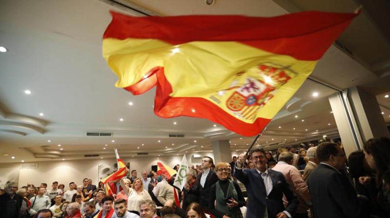 Reciente acto de campaña de VOX en Córdoba, con los simpatizantes enarbolando banderas españolas