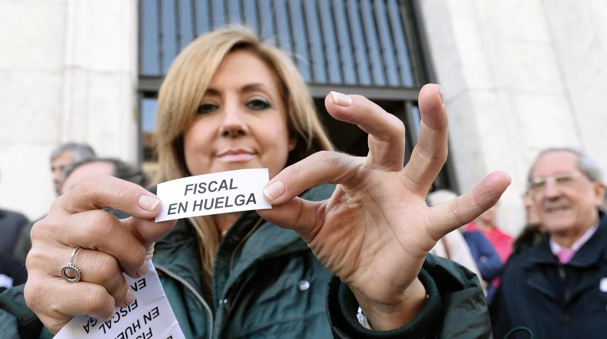Una fiscal de la Audiencia Provincial de Valladolid, durante la jornada de huelga, el 19 de noviembre
