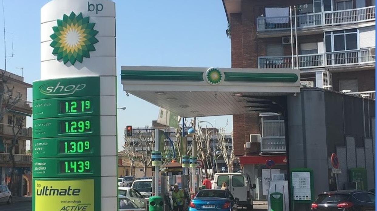 Le destrozan la cara de un botellazo en una gasolinera de Leganés