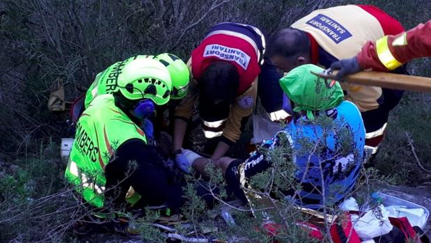 Así ha sido el rescate de un ciclista en Ontinyent por los Bomberos