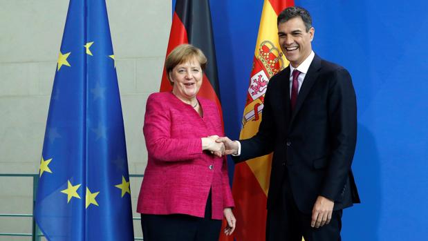 Sánchez intenta liderar junto a Merkel un pacto por las migraciones que vuelve a dividir a la UE