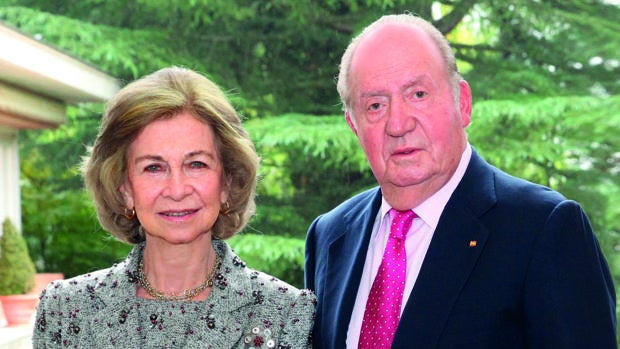 Don Juan Carlos y Doña Sofía vuelven a aparecer juntos en la felicitación de Navidad