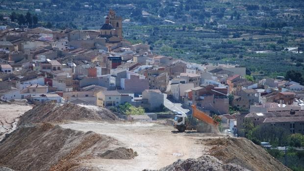 Denuncian daños en casas por una mina que usa explosivos a 200 metros del pueblo