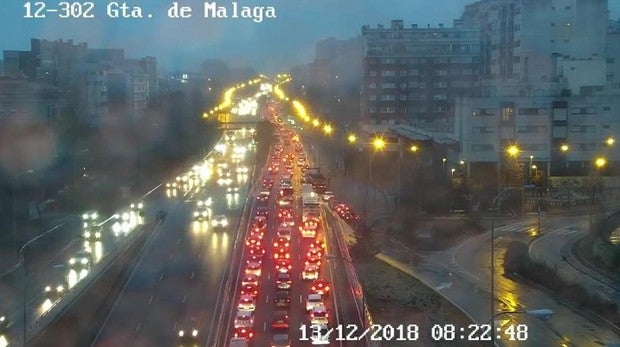 Primer día de lluvia tras la entrada en vigor de Madrid Central: colapso y atascos en la capital