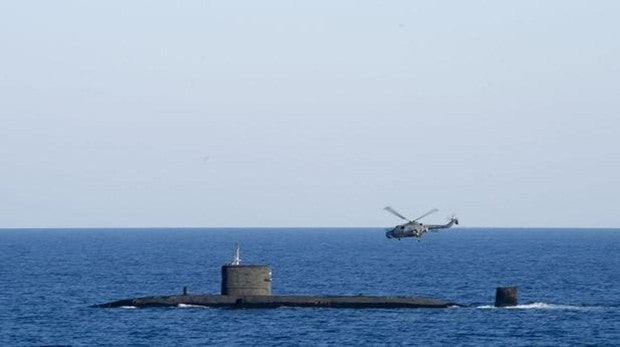 Alerta en Gibraltar por una embarcación española que ha seguido a un submarino nuclear británico