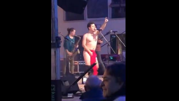 Un cantante se desnuda ante menores en un acto respaldado por el Ayuntamiento de Castellón