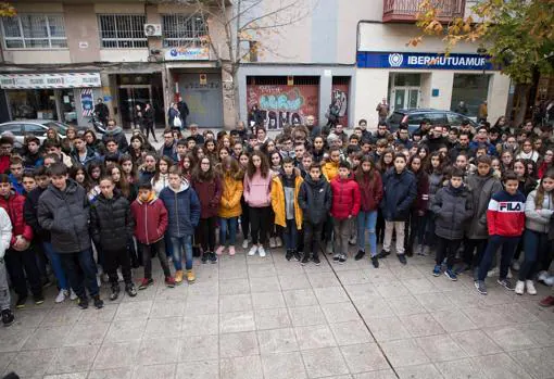 Concentración en el colegio Amor de Dios de Zamora en repulsa por el asesinato de Laura Luelmo