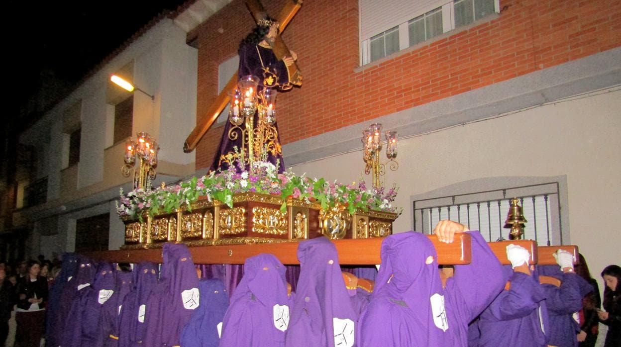 La Junta de Hermandades organiza las procesiones, que han mejorado desde 1990