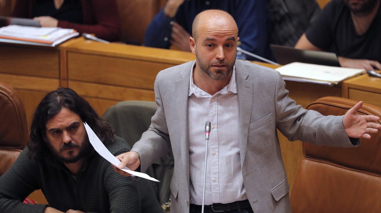 Luís Villares en el Parlamento gallego