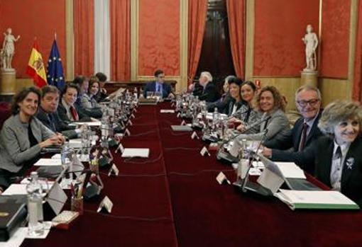 Los ministros de Sánchez durante su reunión en Barcelona