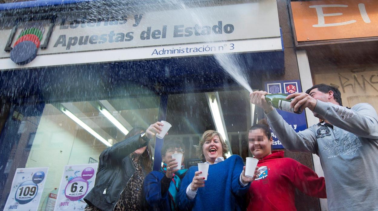 Los dueños de una administración de Loterias y Apuestas del Estado premiada hoy