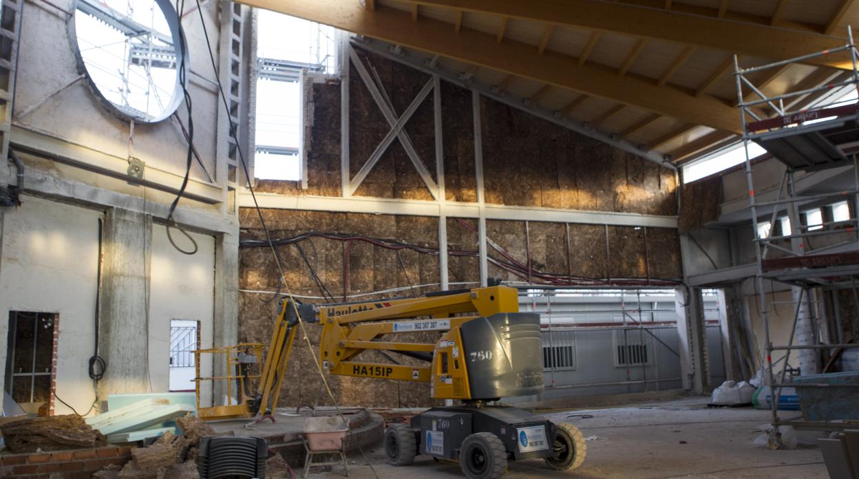 Interior de la parroquia, en obras