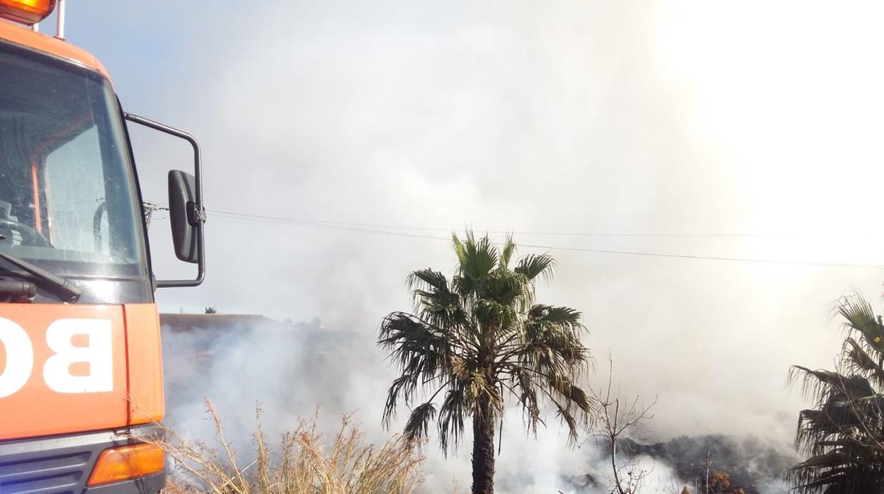 Imagen de las tareas de extinción del incendio