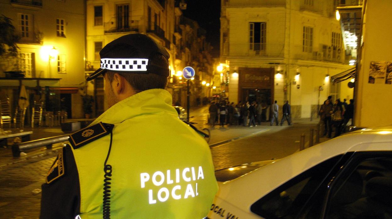 Una patrulla policial durante la Nochevieja en Valencia