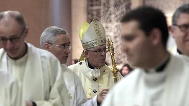 El arzobispo alerta de una política que «se desliza hacia los extremos»