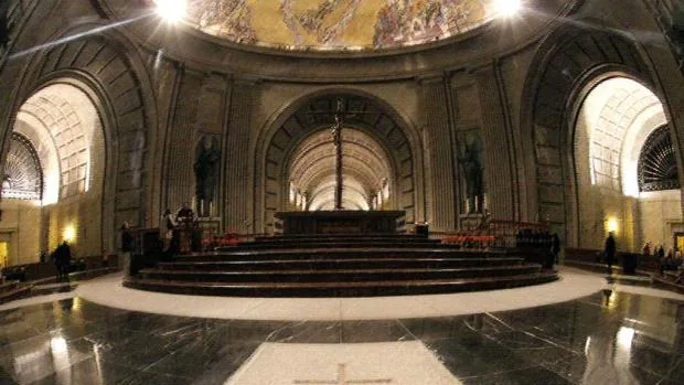 -Vista del interior de la basílica del Valle de los Caídos lugar donde está enterrado el dictador Francisco Franco