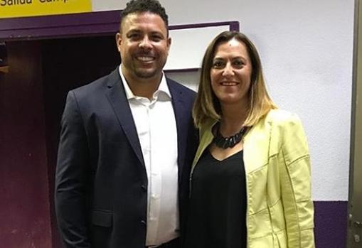 Barcones, con Ronaldo Nazario en el estadio José Zorrilla