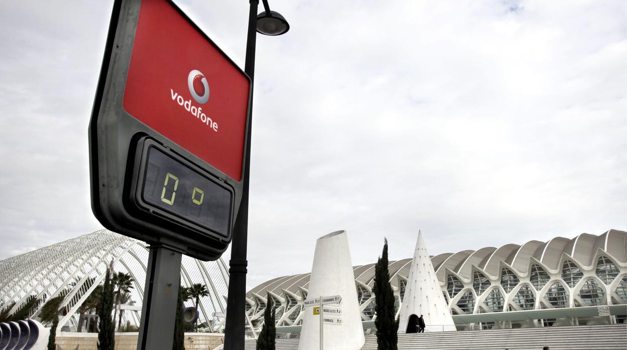 Termómetro a cero grados en la Ciudad de las Artes y las Ciencias de Valencia