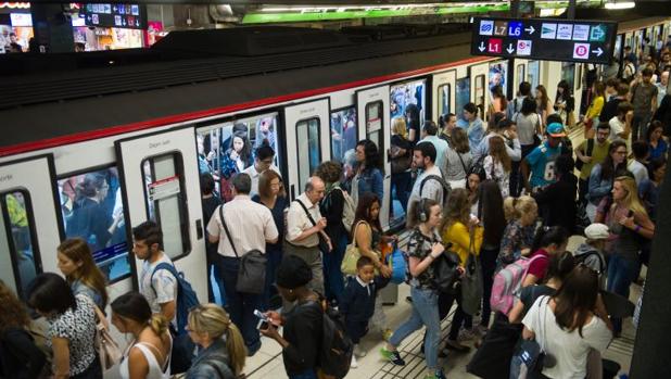 Doce empleados de Metro de Barcelona, afectados por la exposición al amianto