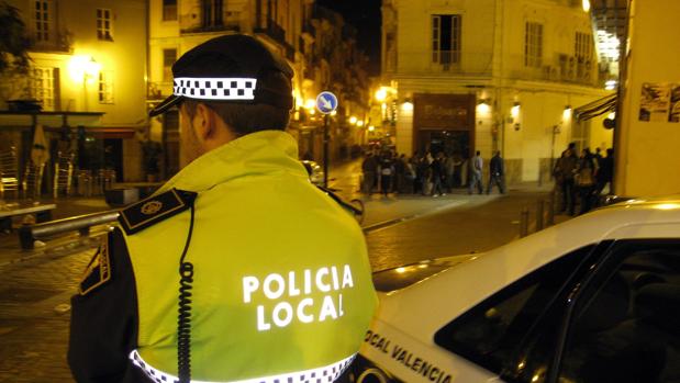 Detenido un hombre tras intentar estrangular a su mujer en Valencia