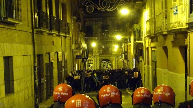 El Gobierno precinta el ‘gaztetxe’ de Pamplona y los abertzales responden con algaradas