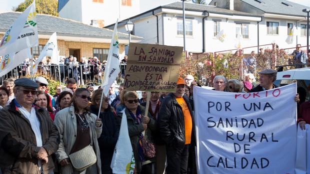 Los médicos alertan de que Sanidad contrata profesionales sin MIR