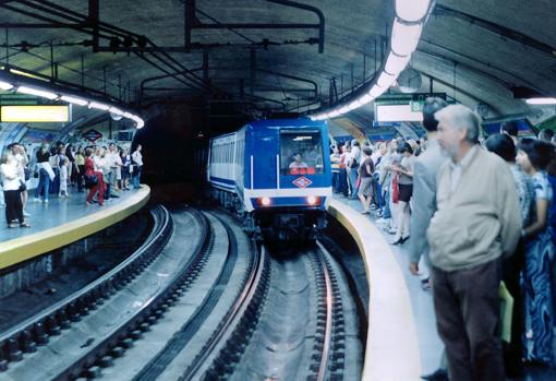 Estación en curva en 1999