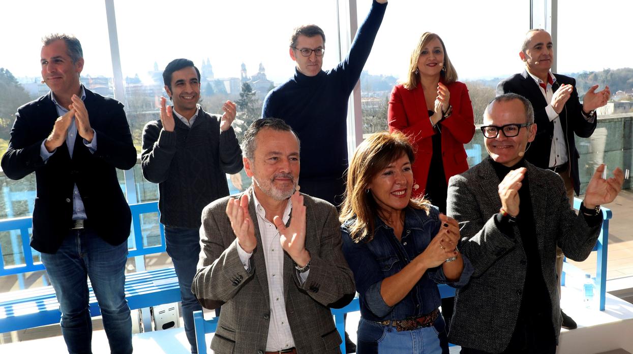 Feijóo junto a los candidatos del PP en las siete ciudades gallegas