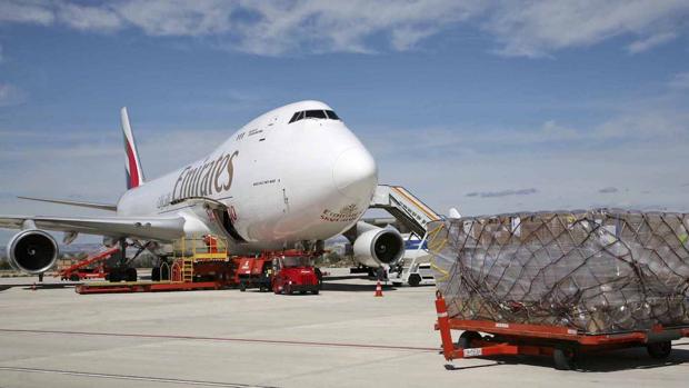 El «procés» pincha en el espacio aéreo: Zaragoza, a un paso de desbancar al Aeropuerto de Barcelona en mercancías