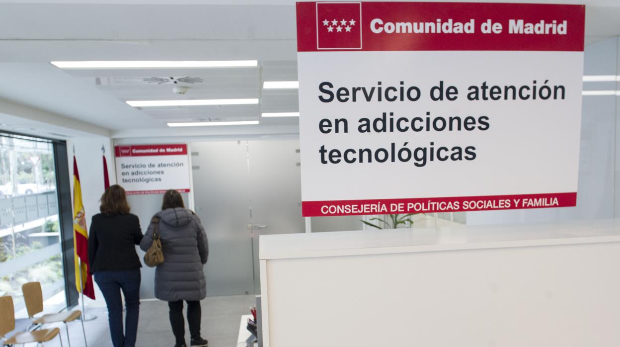 El Servicio regional de Atención a adicciones a nuevas tecnologías, como móviles o videojuegos, es pionero en España