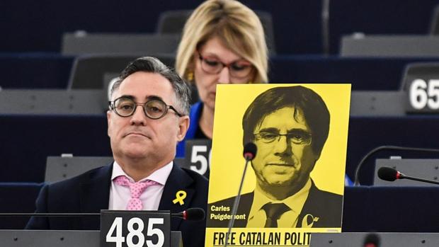 La Audiencia Nacional reabre la causa por encubrimiento contra los acompañantes de Puigdemont