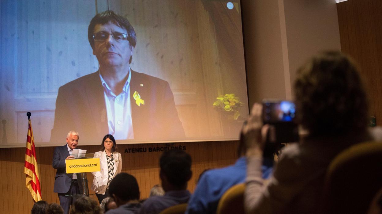 Puigdemont participa por teleconferencia en un acto en Barcelona